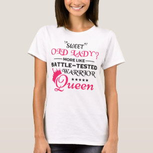 戦いを挑む戦士のような美しい老婦人 Tシャツ