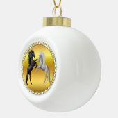 戦っている白黒馬 セラミックボールオーナメント (右)