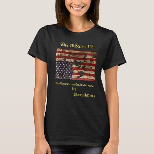 戦争で引き裂かれたアメリカの動揺して国旗が逆さまに Tシャツ (正面)