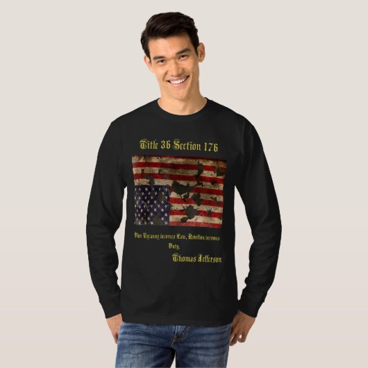 戦争で引き裂かれたアメリカの動揺して国旗が逆さまに Tシャツ (正面フル)