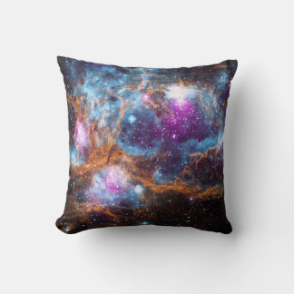 戦争と平和ネブラ – NGC 6357 クッション