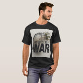戦争より人道を – 反世界大戦抗議アート誌 Tシャツ (正面フル)
