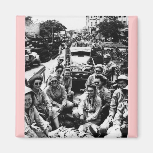 戦友のナースWWII マグネット (正面)