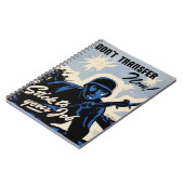 戦場でのアメリカの戦士によるビーチヘッドアタック ノートブック (左側)