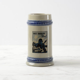 戦場でのアメリカの戦士によるビーチヘッドアタック ビールジョッキ
