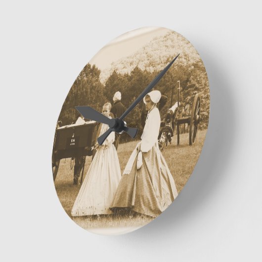 戦場での散策 ラウンド壁時計 (傾斜)