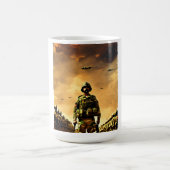 戦士の行進 – 軍事力と名誉のグラフィックTシャツ コーヒーマグカップ (中央)