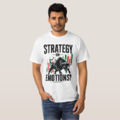 戦略か感情か 雄牛トレーディングマインドセットデザイン Tシャツ (正面フル)