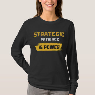 戦略的な忍耐は力なり。哲学的な名言 Tシャツ