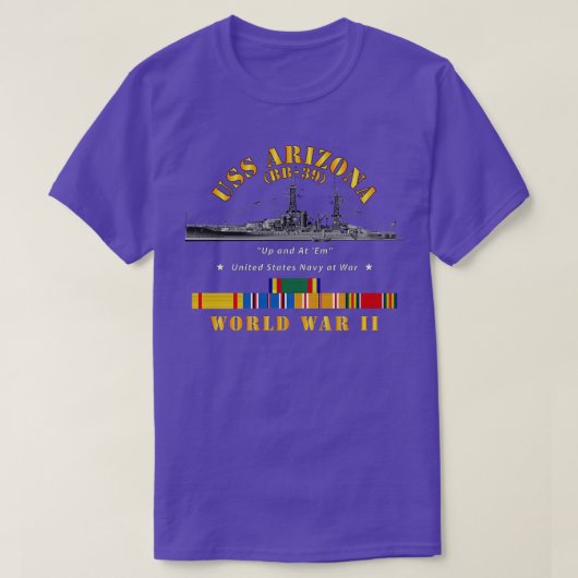 戦艦USSアリゾナWWII w SVCリボン Tシャツ (デザイン正面)