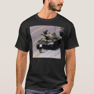 戦車に乗った男クラシックがTシャツを着た Tシャツ