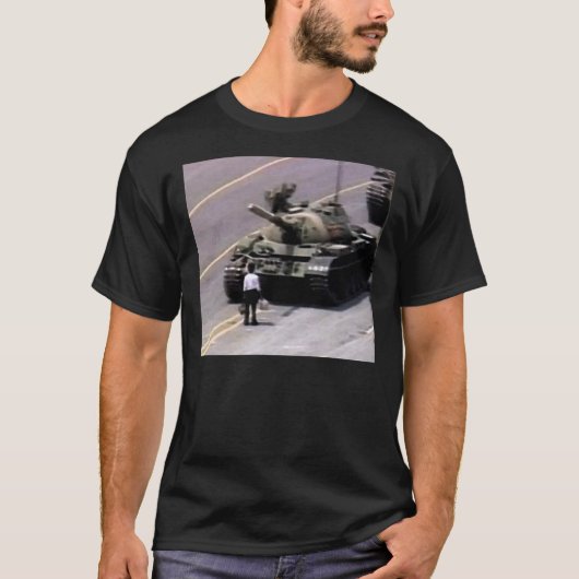 戦車に乗った男クラシックがTシャツを着た Tシャツ (正面)
