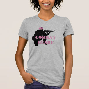 戦闘のピンクのヘルメットのTシャツの女性 Tシャツ