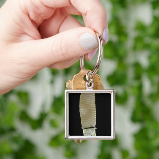 戦闘シーンと切り分けられるナイフ キーホルダー (手)