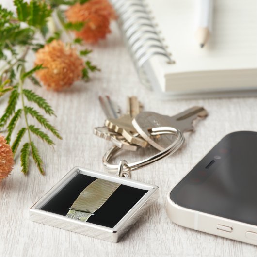 戦闘シーンと切り分けられるナイフ キーホルダー (側面)