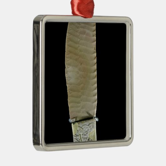 戦闘シーンと切り分けられるナイフ メタルオーナメント (右)