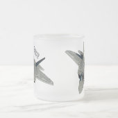 戦闘機の漫画イラストレーション フロストグラスマグカップ (中央)