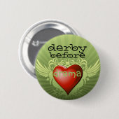 戯曲の前のダービー 缶バッジ (正面&裏面)