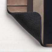 戸口に入ったタビー猫 マウスパッド (コーナー)