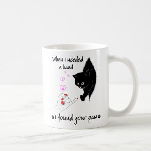 手が必要な時、お手の黒猫を見つけました コーヒーマグカップ