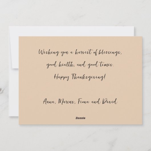 手が軽くカボチャの感謝祭を持つ シーズンカード (裏面)