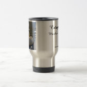 手すりに白いカボチャ – マーサのブドウ畑 トラベルマグ (中央)