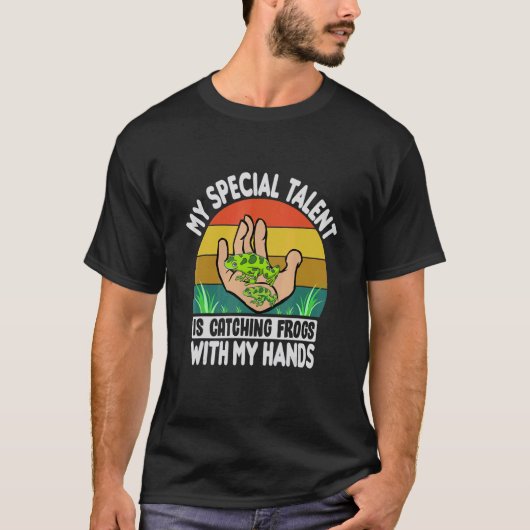 手でカエルを捕まえるのが私の特技です  Tシャツ (正面)