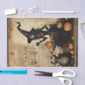 手でカップとハロウィーンウィッチかぼちゃのデカップイン 薄葉紙 (クラフト)