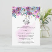 *~*手でピンク色の花を持つ結婚白 招待状 (スタンド正面)