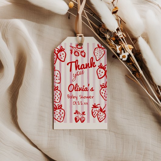 手でベリーの甘いイチゴの赤ちゃんシャワーを描画 ギフトタグ