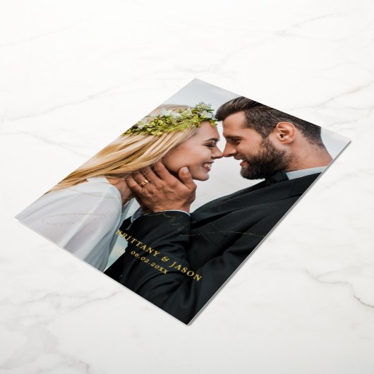 手でレタ結婚ー感謝していの上に 箔招待状 (回転した状態)