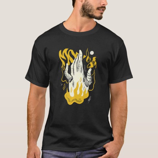 手で怖い超現実的な悪魔 Tシャツ (正面)