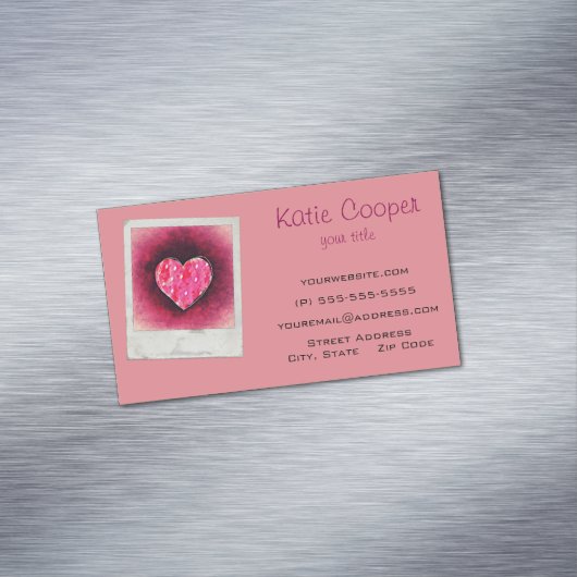 手で描いたかわいいピンクのハートをテクスチャーに描グランジく マグネット名刺 (インサイチュ)