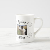 手で描いたフレームとあなたのテキストを持つ可愛い犬の写真 ボーンチャイナマグカップ (右)