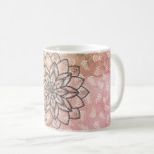 手で描いた曼荼羅の花葉を飾る コーヒーマグカップ (正面右)