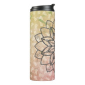 手で描いた曼荼羅の花葉を飾る タンブラー (回転左)