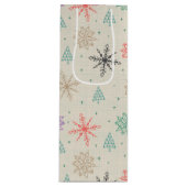 手で描いた雪片クリスマスツリー数々のカラー ワインギフトバッグ (正面)
