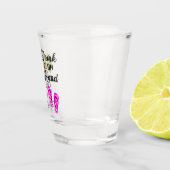 手で飲み、砂の中の足指 ショットグラス (右)