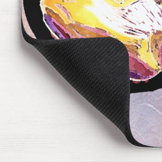 手によって切り分けられるマグノリアの花 マウスパッド (コーナー)