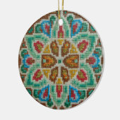 手によって刺繍されるクリスマスのオーナメント セラミックオーナメント (左)