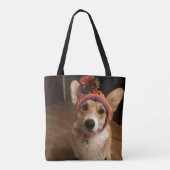 手によって編まれる帽子を身に着けているウェルシュコーギーのペンブローク トートバッグ (裏面)