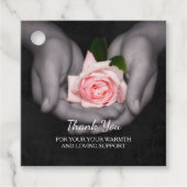 手にエレガントピンクのバラを支えてくれてありがとう フェイバータグ (正面)