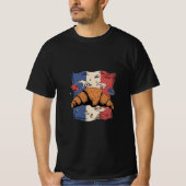 手にクロワッサンの面白い男性用Tシャツデザイン Tシャツ (正面)