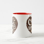 手にコーヒー、ハートの幸せ – コーヒー愛好家 ツートーンマグカップ (中央)