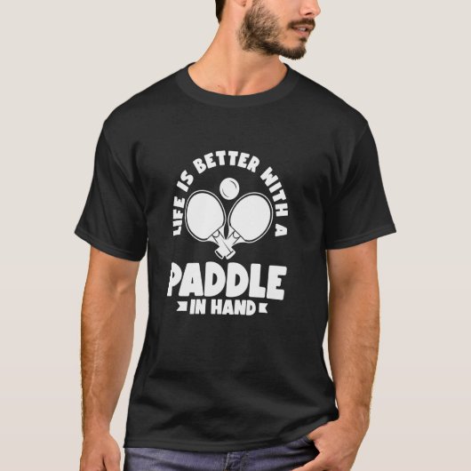 手にパドルがあれば人生はもっと楽しい Tシャツ (正面)