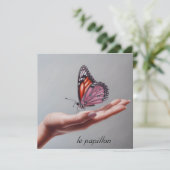 手にピンクの蝶のカスタマイズ可能 シーズンカード (スタンド正面)