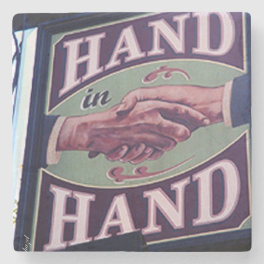 手に手を差し込むバージニア高原、手に手を差し込む ストーンコースター (正面)