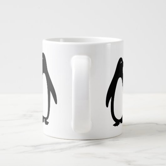 手に持つペンギンかわいいカップル ジャンボコーヒーマグカップ (裏面)