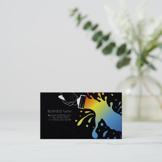 手に色の染み絵を描が入った絵筆 名刺 (スタンド正面)