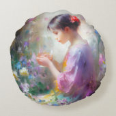 手に花を掲げる少女の鑑賞 ラウンドクッション (裏面)